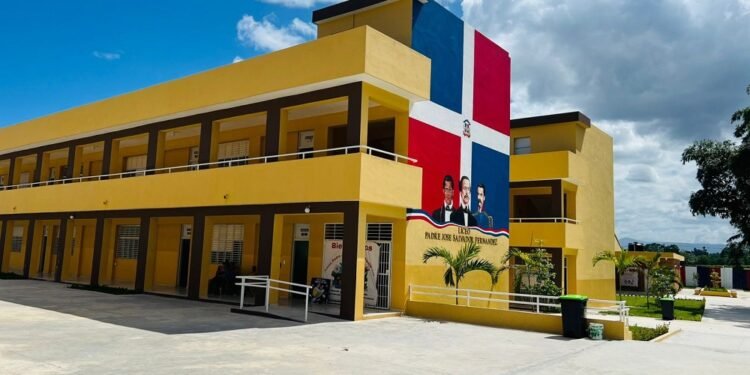 Educación sumará más de 1,200 aulas nuevas en el inicio del año escolar