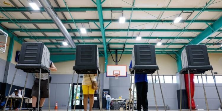 Trump contra las elecciones de mitad de mandato y plantea posibles impugnaciones de los resultados
