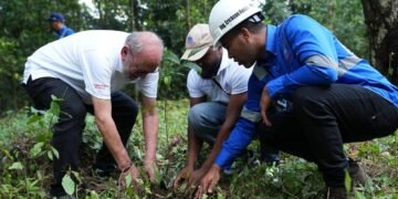 Energía y Minas realiza jornada de reforestación y limpieza en cuencas de ríos de Cotuí