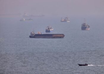 Estados Unidos ataca lanzacohetes iraníes en el estrecho de Ormuz en su primera acción militar en semanas