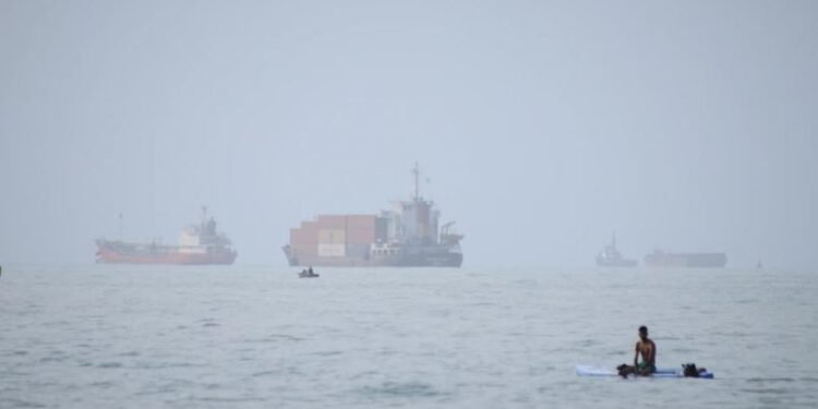 Irán y Omán avanzan en acuerdo para reabrir el estrecho de Ormuz, dicen funcionarios