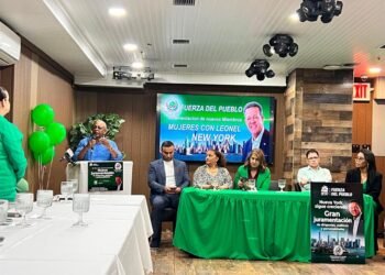 Fuerza del Pueblo juramentación de nuevos miembros y líderes comunitarios