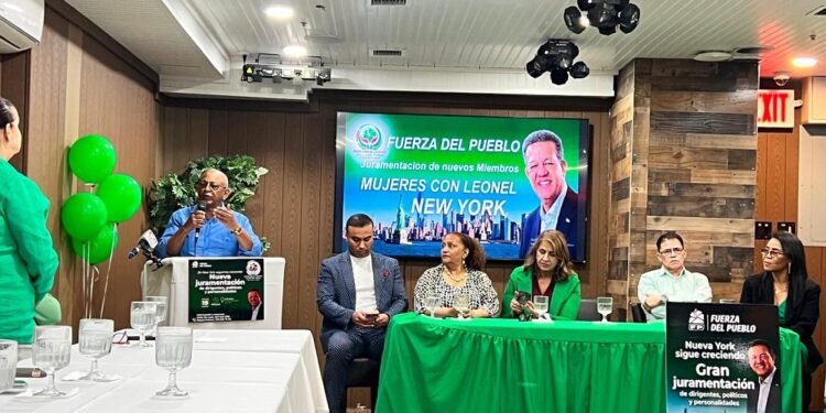 Fuerza del Pueblo juramentación de nuevos miembros y líderes comunitarios