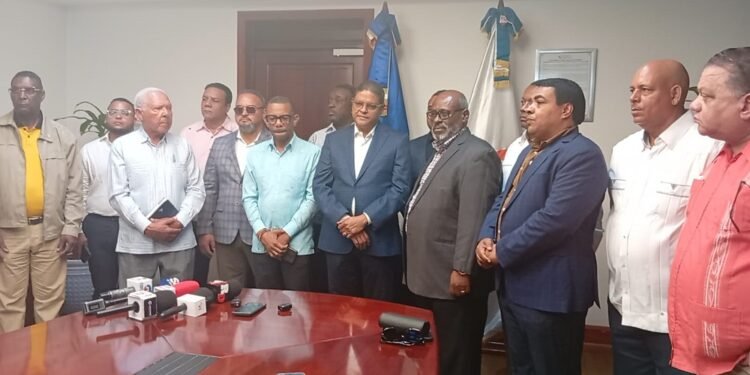 El Grupo G12 descarta aumento de pasajes y acuerda con Intrant plan para reducir accidentes de tránsito