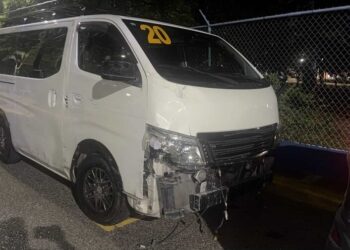 Apresan en la Winston Churchill Esq. Charles Summer hombre captado conduciendo guagua en vía contraria