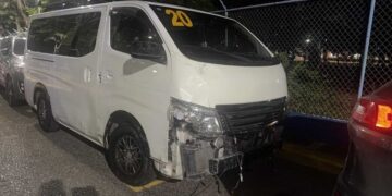 Apresan en la Winston Churchill Esq. Charles Summer hombre captado conduciendo guagua en vía contraria