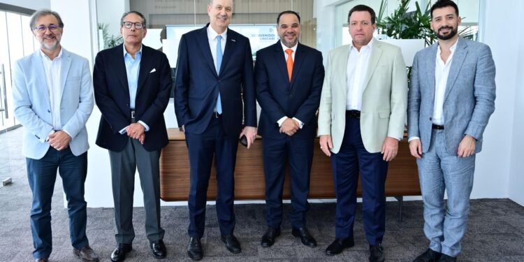 UNICARIBE recibe ministro argentino Federico Sturzenegger para dialogar sobre liderazgo, transformación del Estado e innovación pública