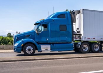Más de 800 camioneros extranjeros fueron retirados de circulación en EE. UU. ; cientos de dominicanos conducen