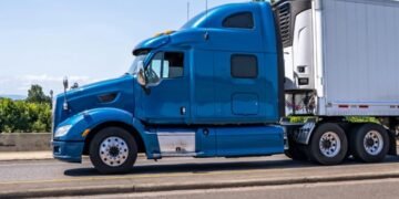 Más de 800 camioneros extranjeros fueron retirados de circulación en EE. UU. ; cientos de dominicanos conducen