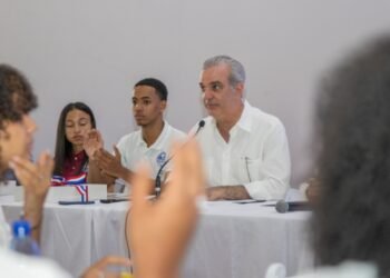 Presidente Abinader entrega 436 becas del ITLA para impulsar la educación tecnológica en Pedro Brand