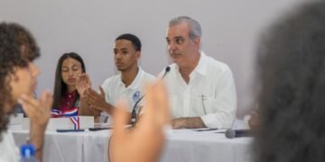 Presidente Abinader entrega 436 becas del ITLA para impulsar la educación tecnológica en Pedro Brand