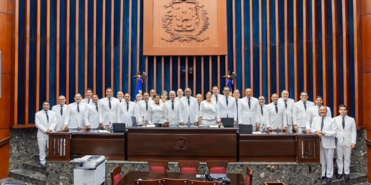Julito Fulcar asume Vicepresidencia del Senado y coloca a Peravia en la dirección de la Cámara Alta