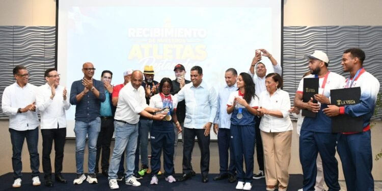 La Vega premia campeones de los pasados Juegos Centroamericanos y del Caribe