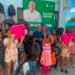 Víctor Pavón entrega a cientos de niños y niñas en Villa Mella.
