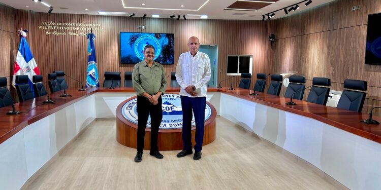 Erdwin Olivares asume dirección del COE