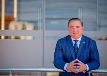 Héctor Porcella plantea crear una Superintendencia de Aviación Civil
