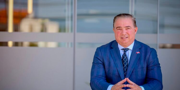 Héctor Porcella plantea crear una Superintendencia de Aviación Civil