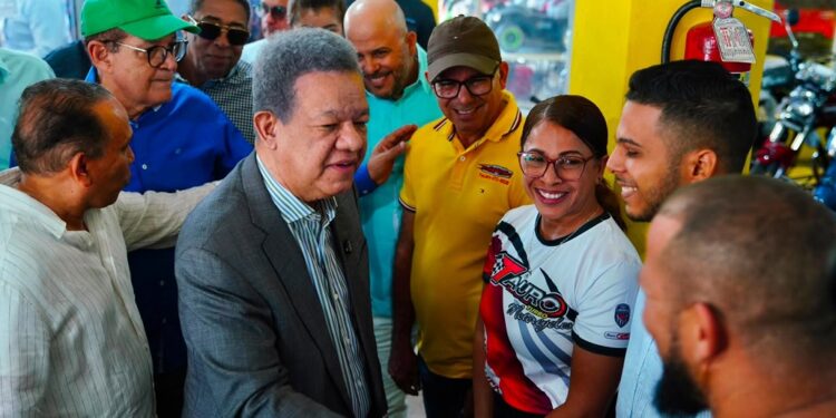 Leonel inicia en Montecristi consultas con sectores productivos del país