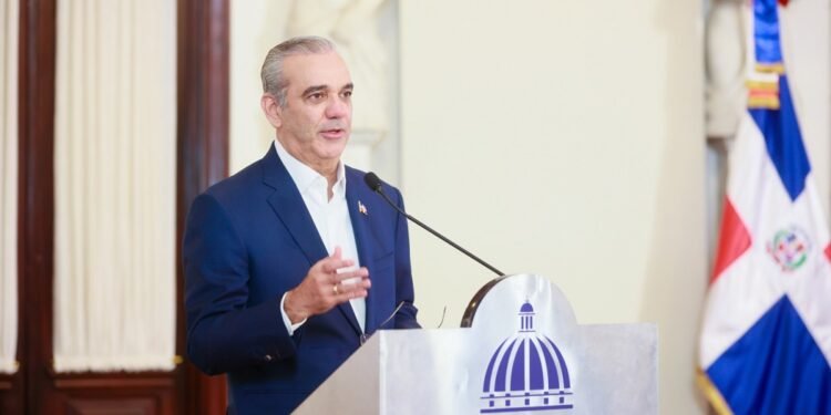 Abinader lanza Eficompras primera tienda virtual del Estado dominicano