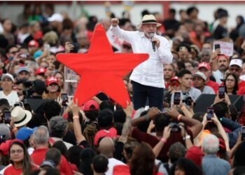 Luiz Inácio Lula da Silva y Flávio Bolsonaro