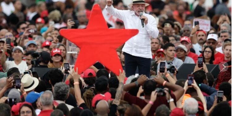 Luiz Inácio Lula da Silva y Flávio Bolsonaro