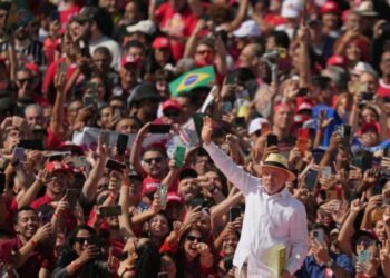 Brasil: Lula y Flávio Bolsonaro dan inicio a sus campañas presidenciales