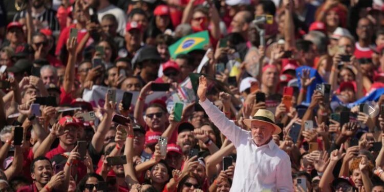 Brasil: Lula y Flávio Bolsonaro dan inicio a sus campañas presidenciales