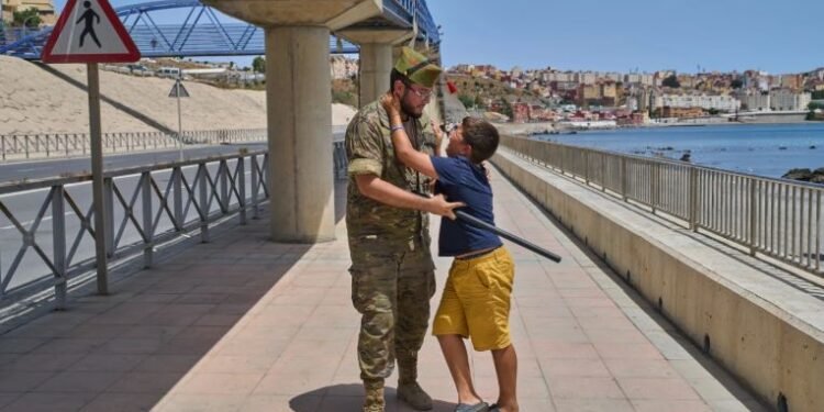 El suplicio de unos 1.000 menores que siguen en Ceuta tras el cruce masivo de migrantes