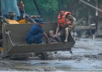 Inundaciones dejan más de 550 desaparecidos en el Tíbet y al menos 162 muertos en Nepal