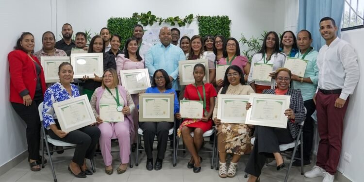 Regional 15 premia a maestros por aportes al medioambiente y huertos