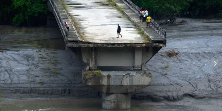 Nepal advierte sobre posibles nuevas inundaciones mientras comunidades lidian con la devastación