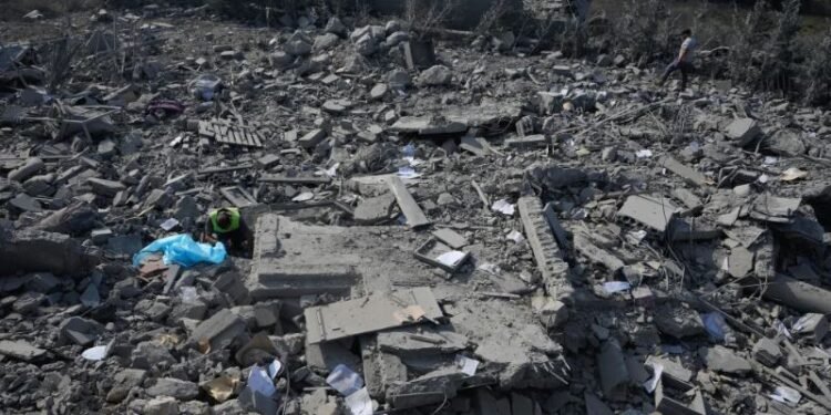 Ataques aéreos israelíes en el sur de Líbano matan a 11 personas