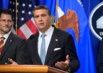 Confirman por estrecho margen a Todd Blanche como secretario de Justicia de Trump