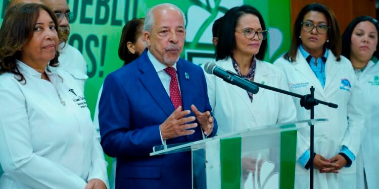 FP asegura servicios de salud están al borde del colapso: pacientes esperan más de 30 días por camas de UCI