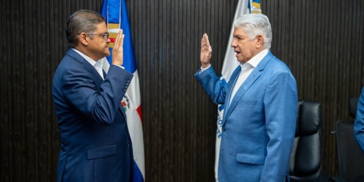 Méndez asume dirección del INTRANT con firme compromiso de hacer cumplir la ley
