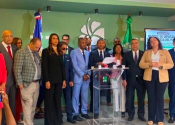 Diputados de la FP someten resolución para interpelar al ministro de Educación por deterioro del sistema educativo a días del inicio del año escolar 2026-2027