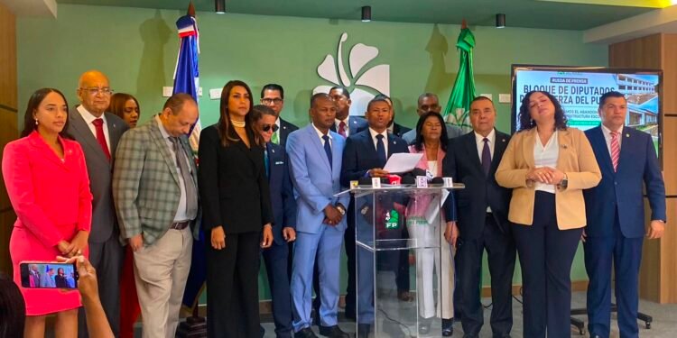 Diputados de la FP someten resolución para interpelar al ministro de Educación por deterioro del sistema educativo a días del inicio del año escolar 2026-2027