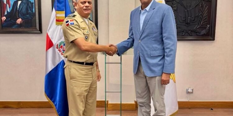 Director del COE realiza visita de cortesía al Ministerio de Defensa