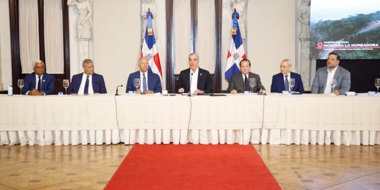 Abinader: “Dejaremos un legado histórico” con títulos de parques nacionales