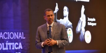 Gómez Mazara: fortalecer partidos es clave ante avance de los “outsiders”