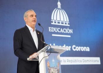 Abinader da inicio al año escolar con más de dos millones de estudiantes convocados