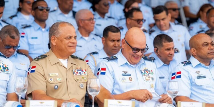 MIDE encabeza entrega de equipos militares y uniformes
