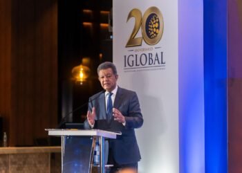 Leonel Fernández resalta aporte del IGLOBAL tras 20 años y 1,600 egresados