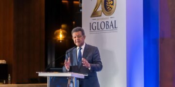 Leonel Fernández resalta aporte del IGLOBAL tras 20 años y 1,600 egresados