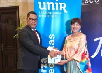 UNIR y FUCIMDRES firman acuerdo para impulsar formación académica de periodistas y comunicadores
