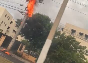 Residentes de San Isidro solicitan brigada urgente a Edeeste tras incendio de cables de alta tensión