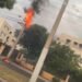 Residentes de San Isidro solicitan brigada urgente a Edeeste tras incendio de cables de alta tensión