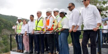 Abinader supervisa avances en la presa de Guaigüí, La Vega