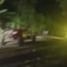 Accidente de buggies derriba poste de luz y deja cables de alta tensión en plena calle de Chirino
