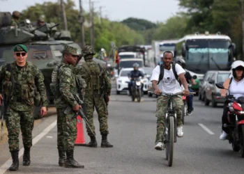 El nuevo presidente de Colombia tomará posesión hoy durante ceremonia en Cali, destacando la postura dura contra los grupos armados